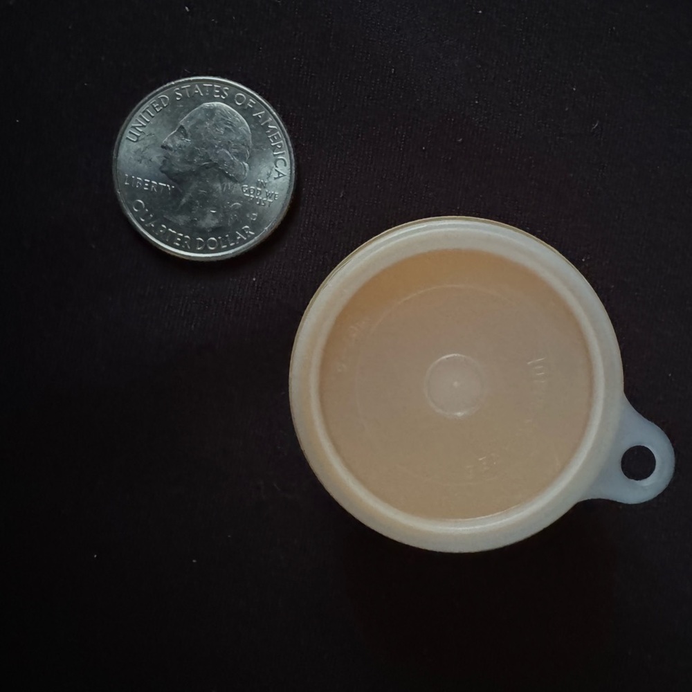 🌷 Vintage Tiny Miniature Tupperware Bowl w/ Lid - Can be Used as Keychain